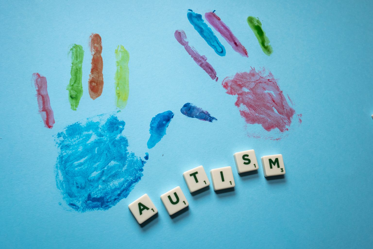 ADHS oder Autismus? Die wichtigsten Unterschiede einfach erklärt